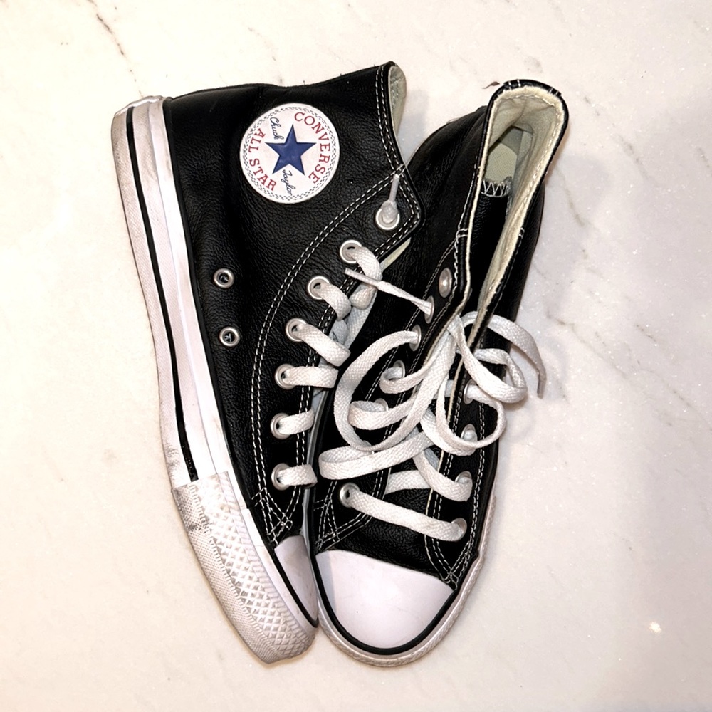 Black converse!